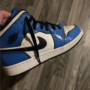 Jordan Kids High-Top Sneakers in Blue, White & Black